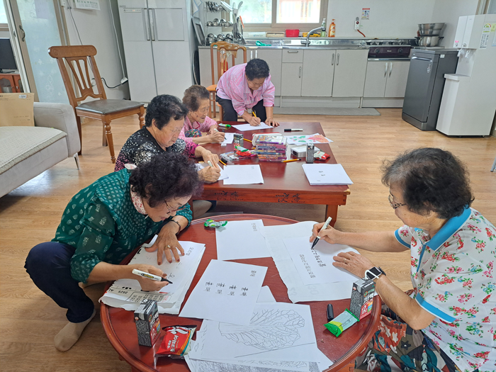 완주 고산면 화정마을 어르신들, 추억의 음식 담은 요리책 ‘부뚜막레시피’ 발간