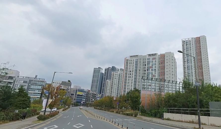 전라고, 2028년에 에코시티 남녀공학으로 이전, 미산초등학교 이전은 주민들이 반대하고 있어